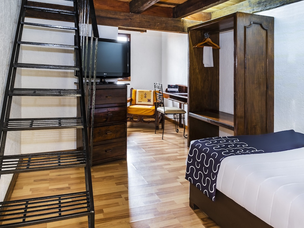 Economy Quadruple Room - Photo 2