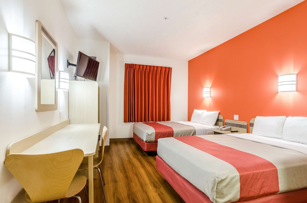Standard Room, 2 Double Beds, Non Smoking - Photo 4