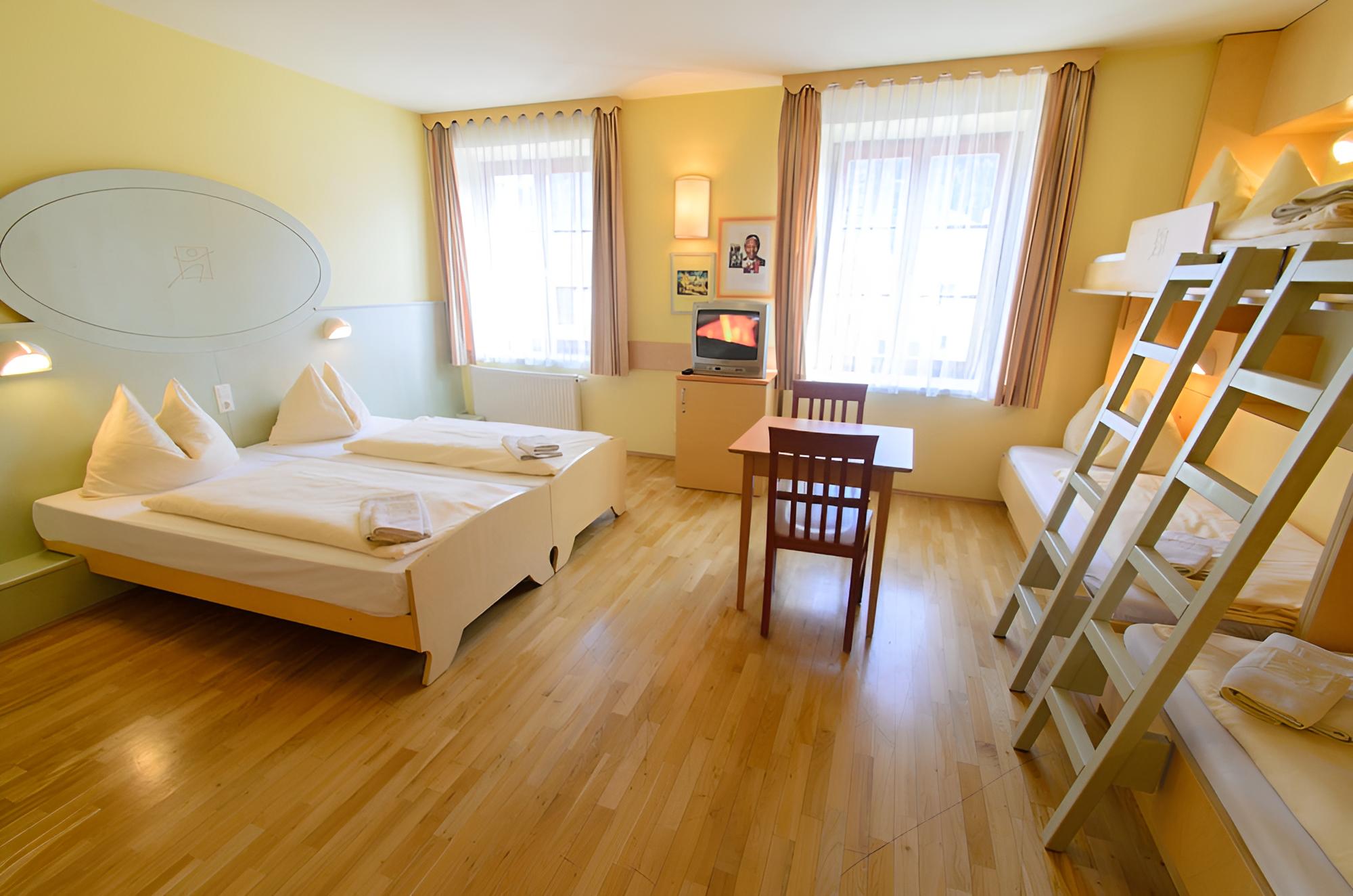 Six-Bed room photo 2