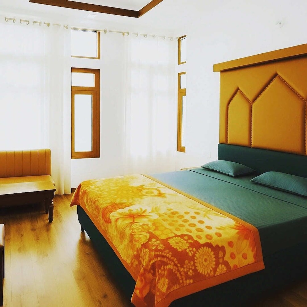 Luxury Triple Room, City View
