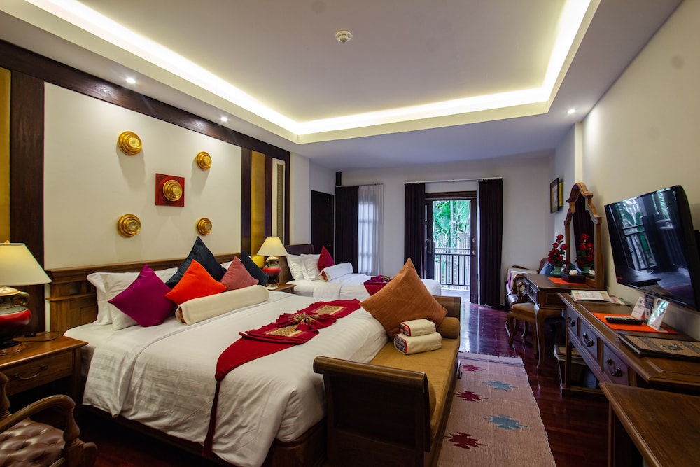 Deluxe Triple Room with Balcony photo 2