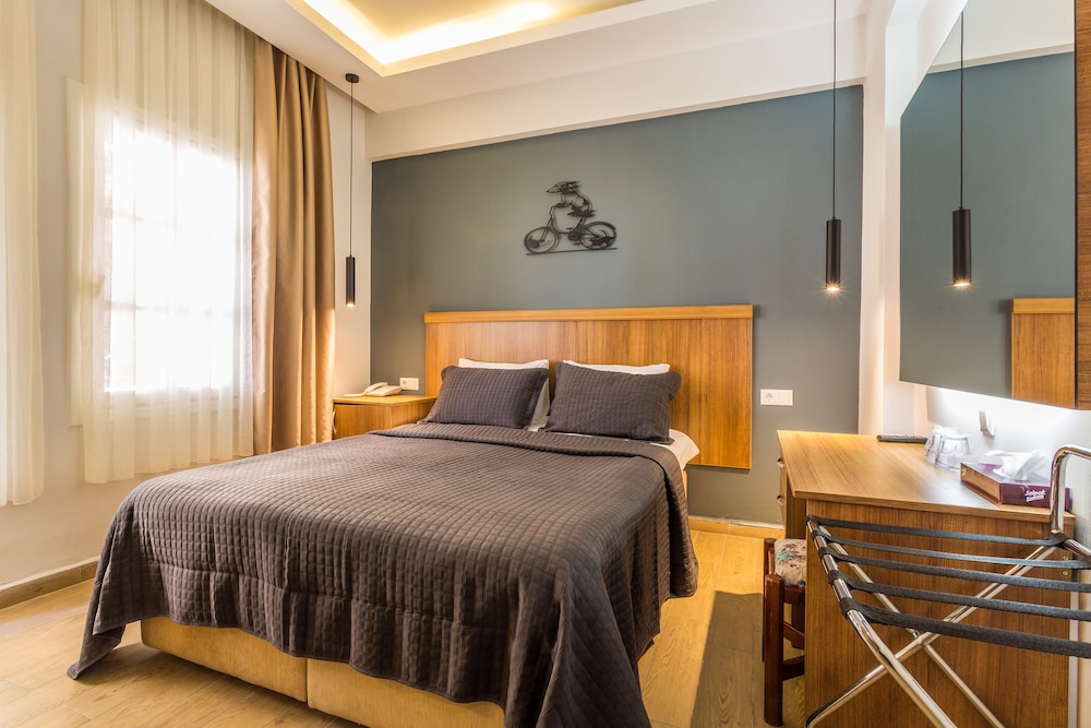 Standard Double or Twin Room, Partial Ocean View photo 1