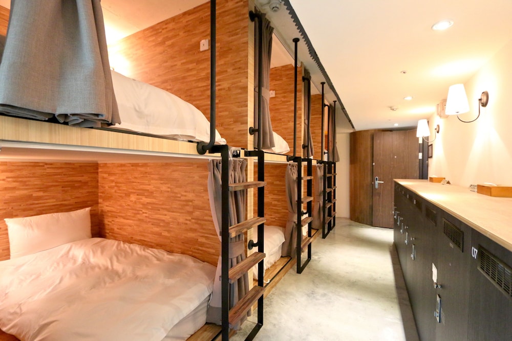 Cube (Mixed Dormitory + Shared Bathroom) photo 1