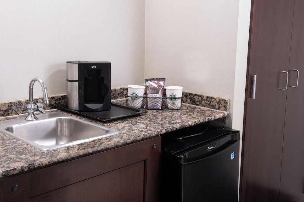 Comfort Suite, Multiple Beds - Photo 3