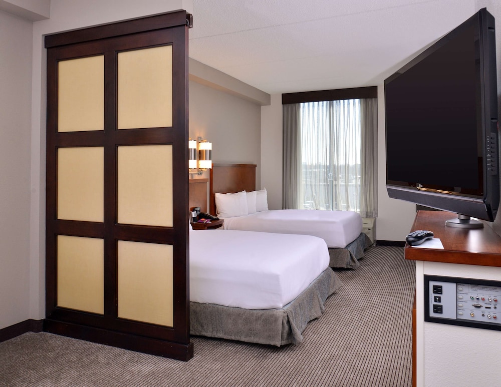 Standard Room, 2 Queen Beds - Photo 1
