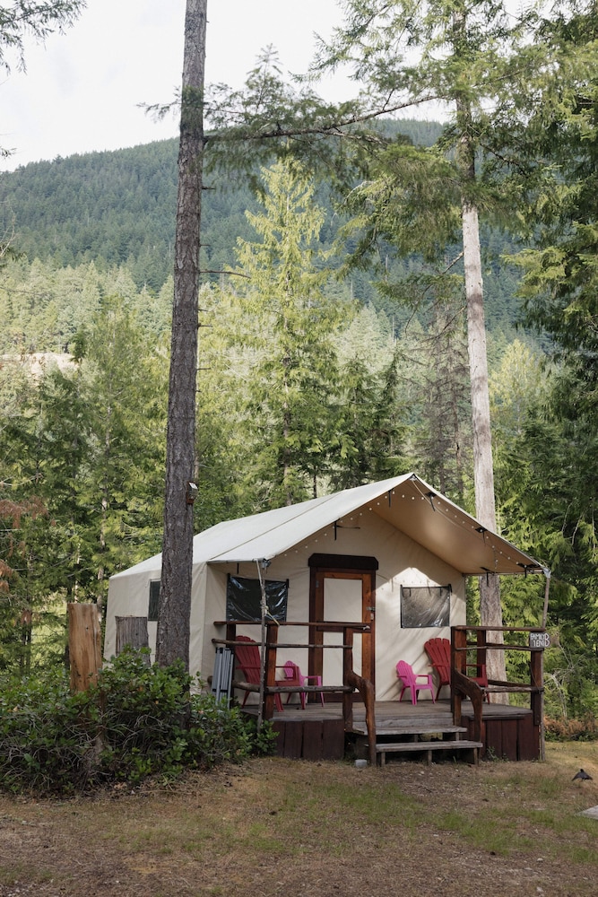 Superior Tent, 1 Queen Bed, Balcony photo 3