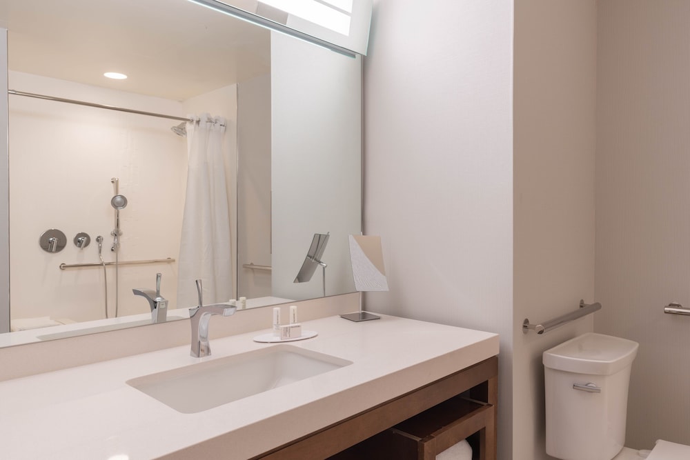 Studio, 2 Queen Beds (Mobility/Hearing Accessible, Tub) - Photo 9