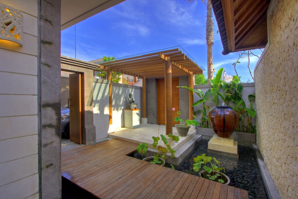 Four-Bedroom Villa with Private Pool - Photo 53
