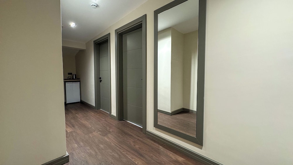 Family Room thumbnail 6