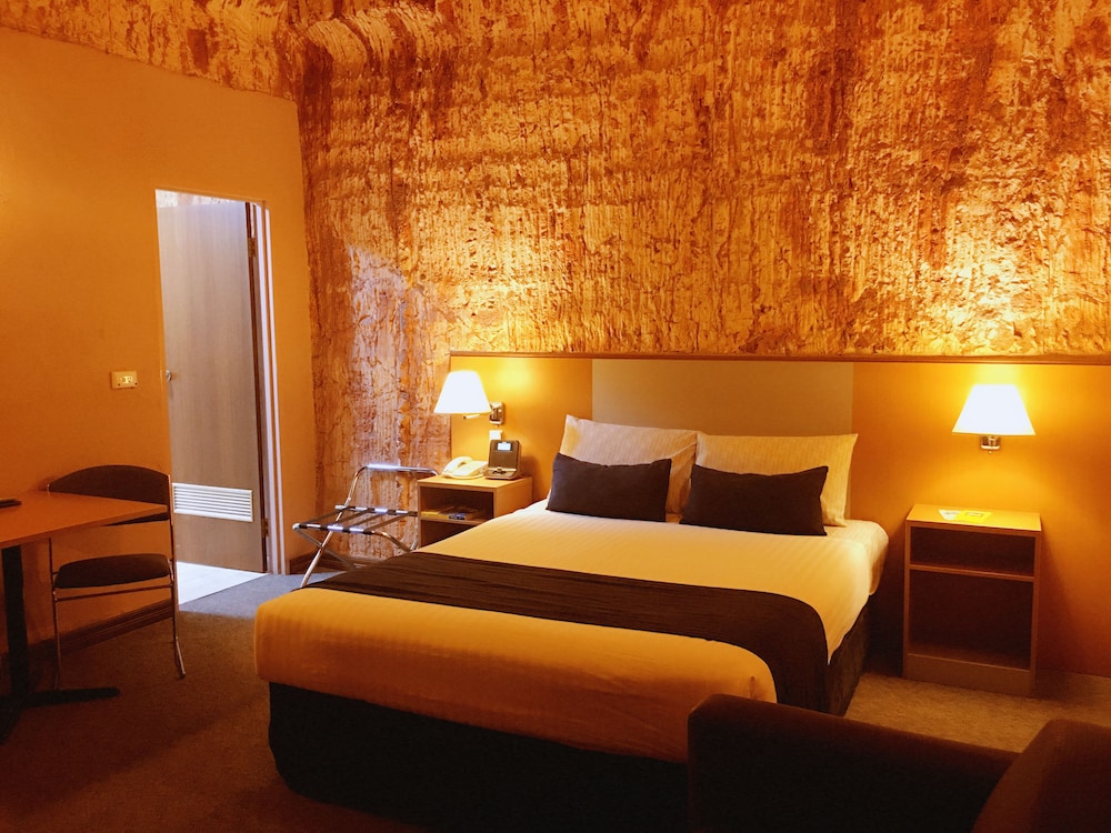 Underground Queen Room photo 1