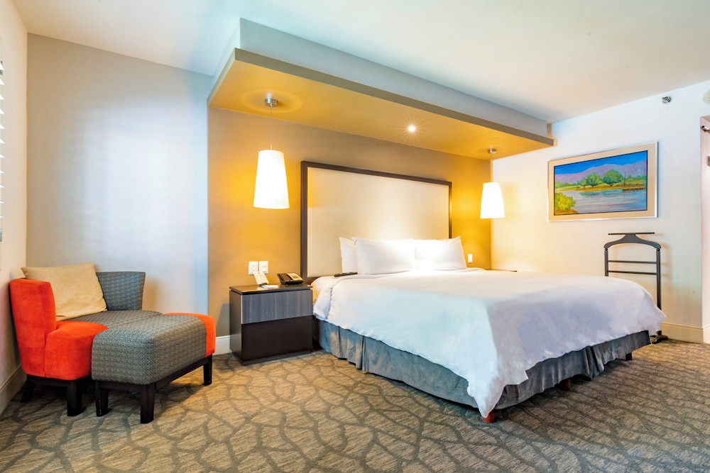 Executive Room, 1 King Bed - Photo 1