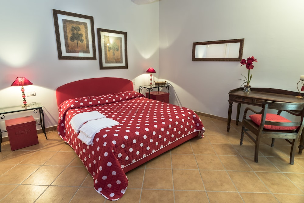 Romantic Suite, 1 Queen Bed, Kitchen, Courtyard View (Torchio) photo 1