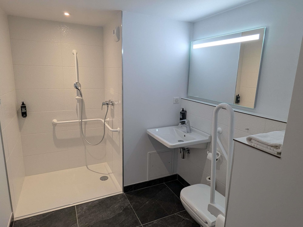 Triple Room, Multiple Beds, Accessible (Smart)