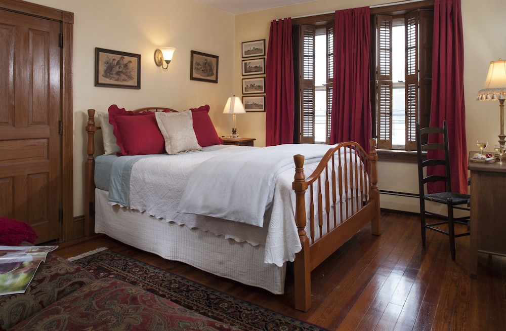 Cortland Room photo 2