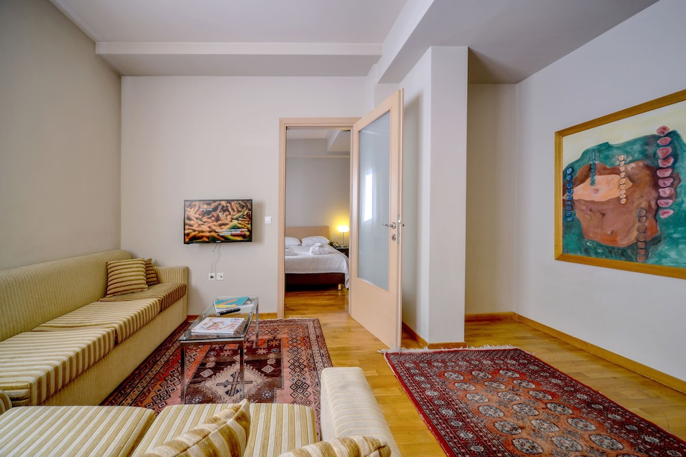 Economy Suite - Photo 1