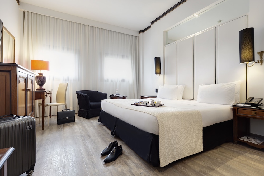 Premium Guestroom - Photo 1