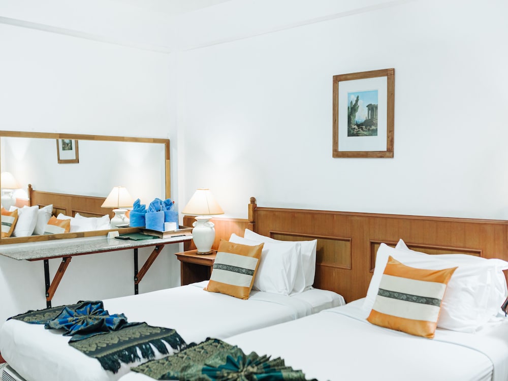 Twin Room, Private Bathroom - Photo 7