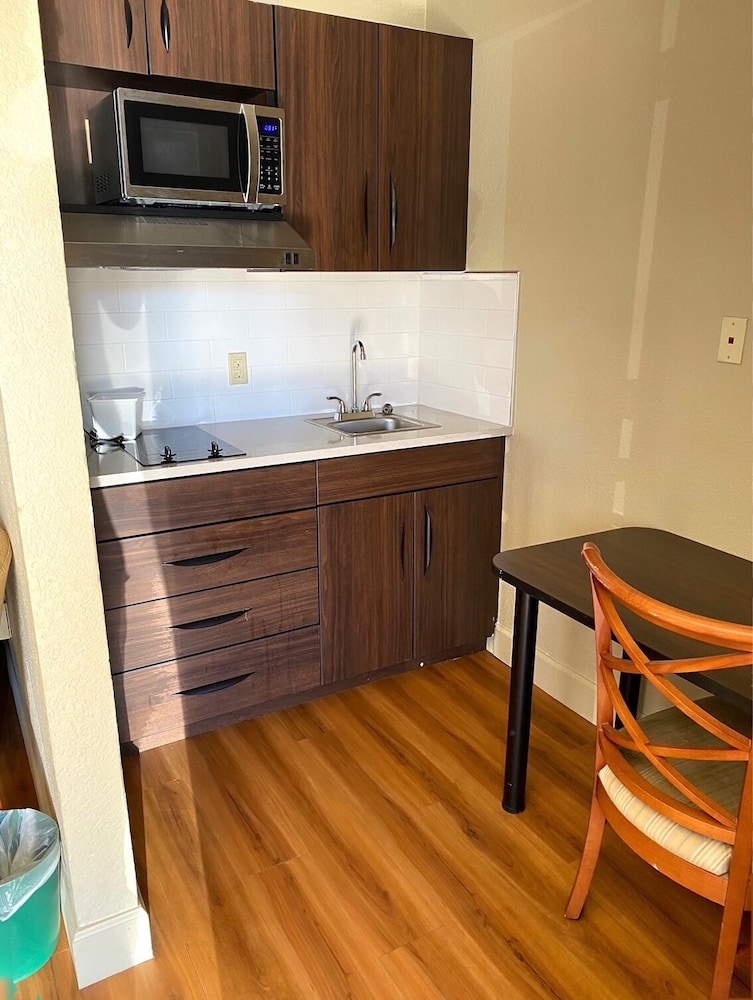 Studio Suite Kitchenette 1 king bed photo 1