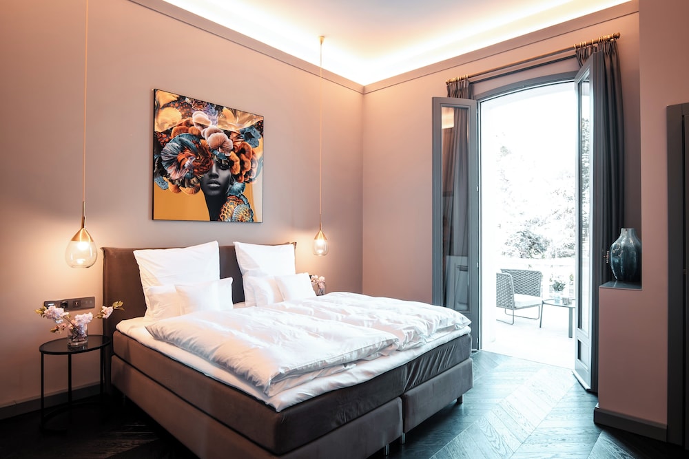 Luxury Room, 1 King Bed, Park View, Garden Area