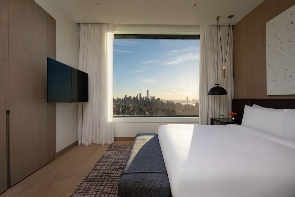 Two Bedroom Penthouse (Non Smoking) thumbnail 5
