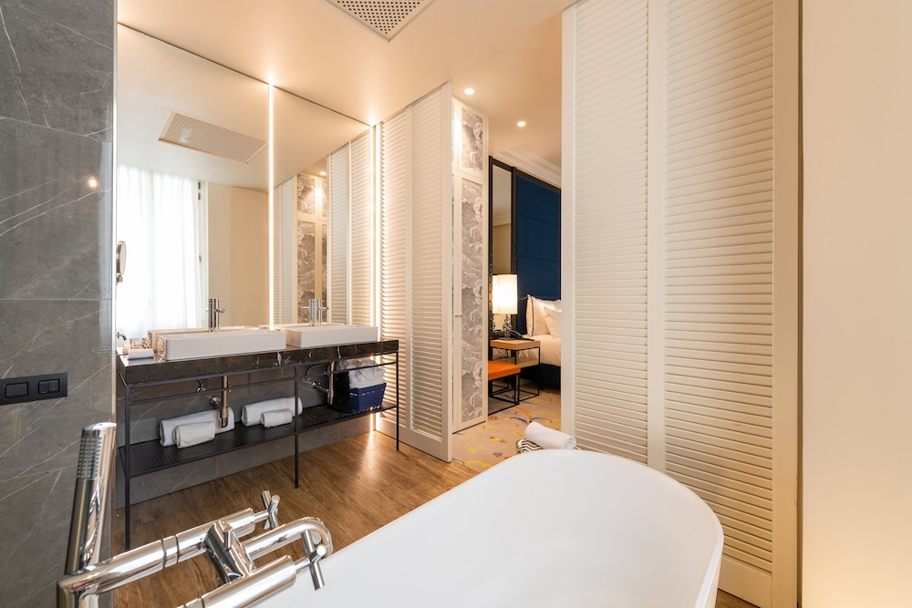Suite - Photo 6