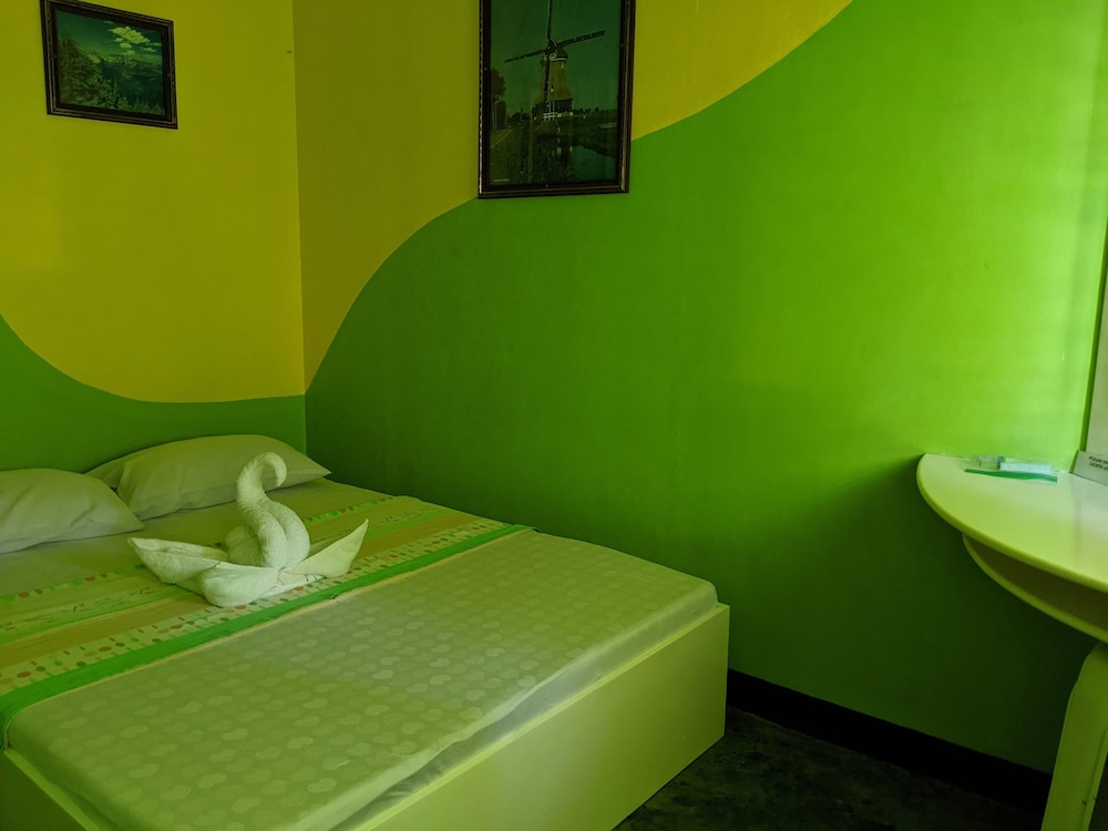 Back Room - Photo 2