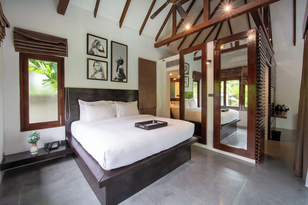 Tropical Pool Villa