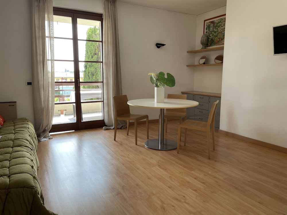 Classic Apartment photo 3