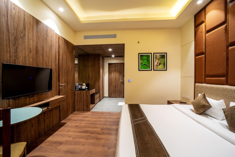 Executive Room - Photo 13