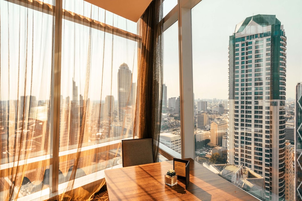 Executive Superior Sky with Lounge Access