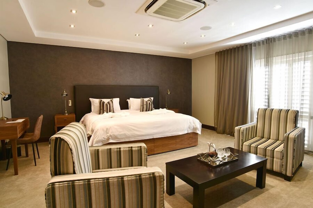Luxury King Room photo 3