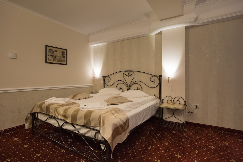 Deluxe Double Room, 1 King Bed photo 1