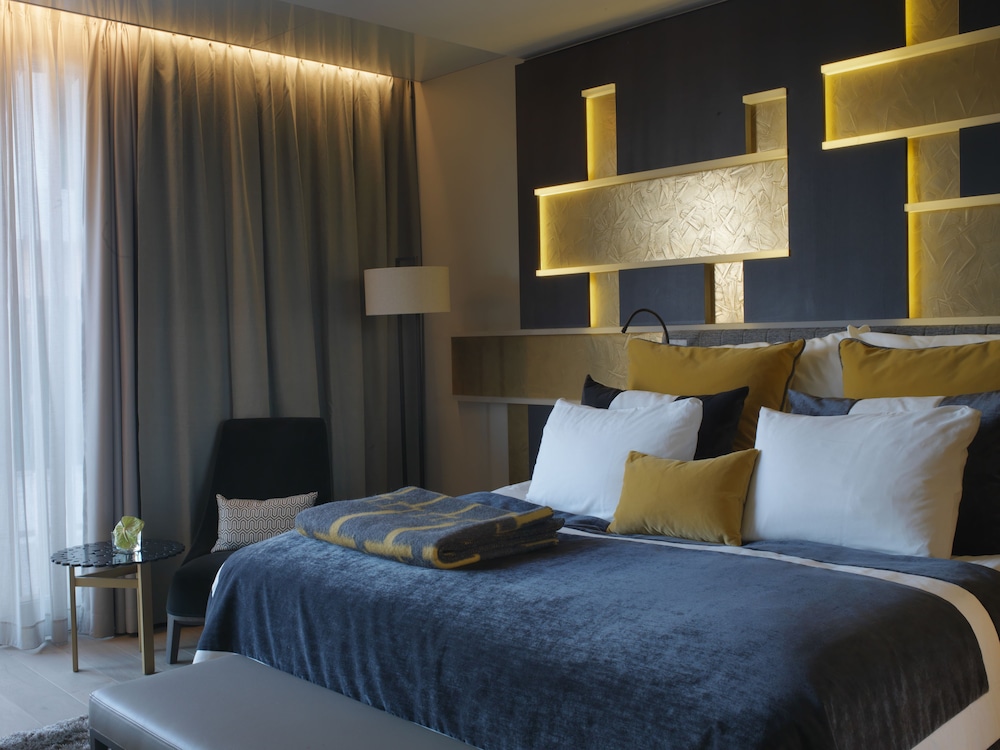 Available room