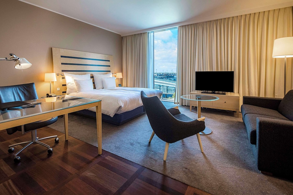 Family Room, 1 King Bed, Non Smoking