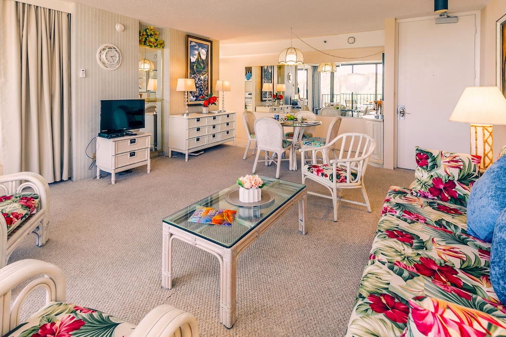 Diamond Head and Ocean views with King Bed and Parking: Apartment, 1 Bedroom, Balcony, Ocean View (0041) photo