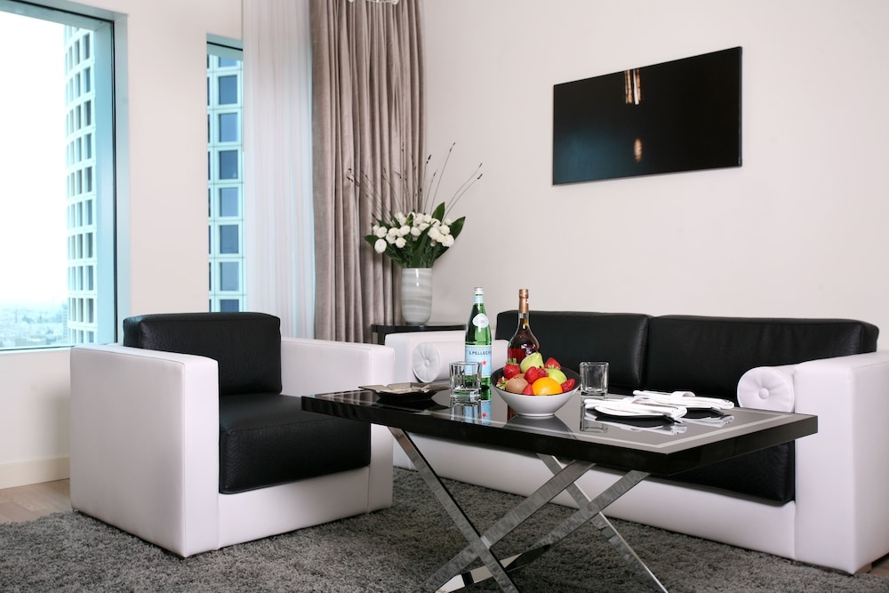 Suite, 1 Bedroom - Photo 1