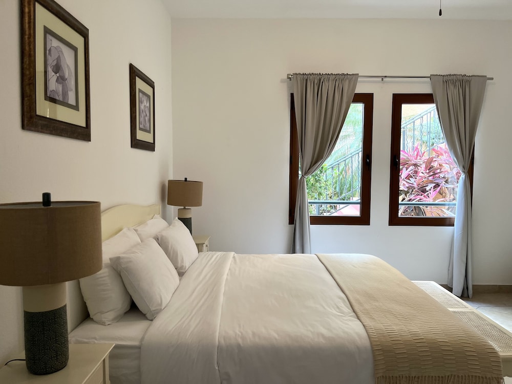 Executive Apartment, 1 Bedroom, Private Pool photo 2