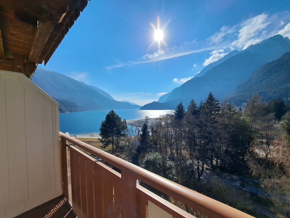 Classic Double or Twin Room, Balcony, Lake View photo 3