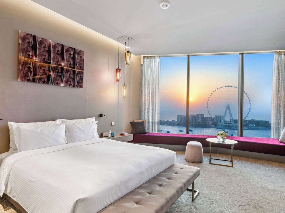 Room, 1 King Bed With Sofa Bed (Panorama)