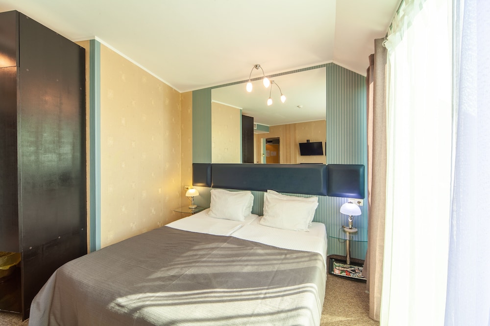 Deluxe Double Or Twin Room, City View photo 1
