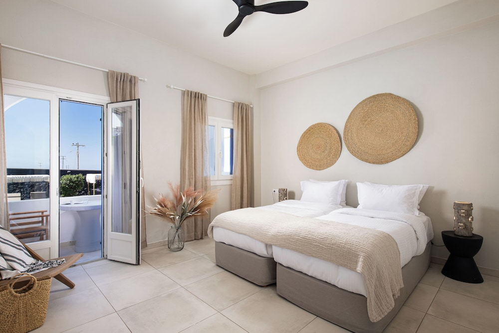 Comfort Room, Pool View - Photo 1