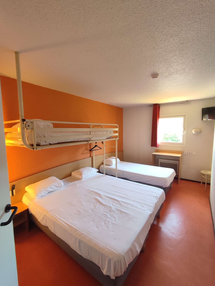 Standard Room, 3 Twin Beds photo 1