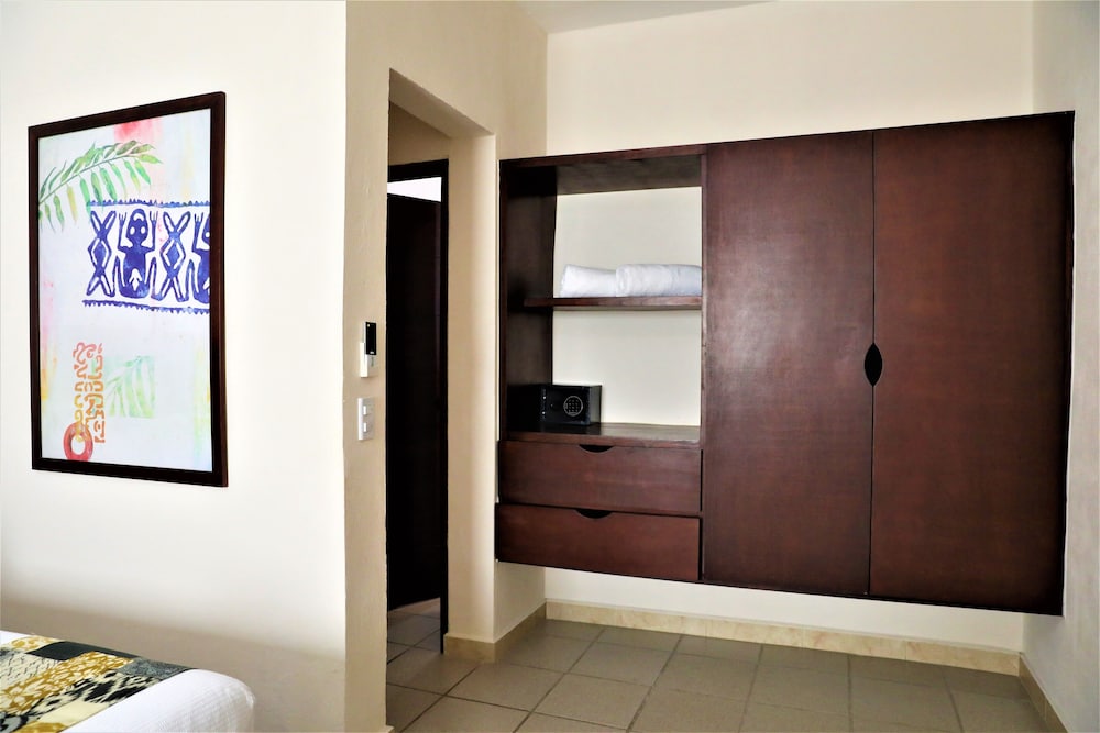 Family Room - Photo 17