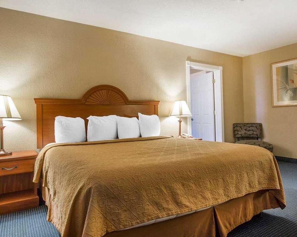 Single King Bedroom