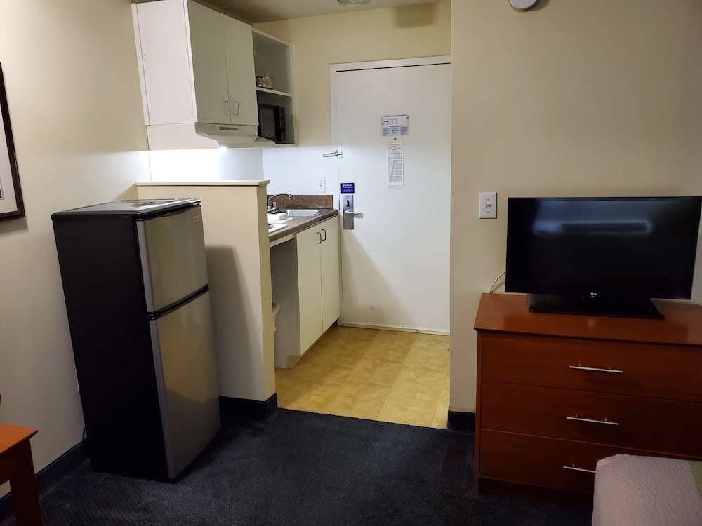 Deluxe Room, 1 Queen Bed, Non Smoking, Kitchenette - Photo 6