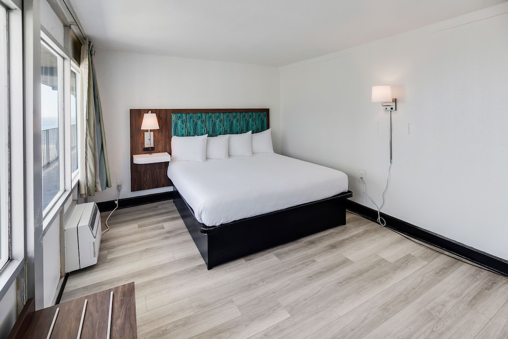 Ocean View Suite, Non Smoking  (Newly Remodeled) - Photo 2