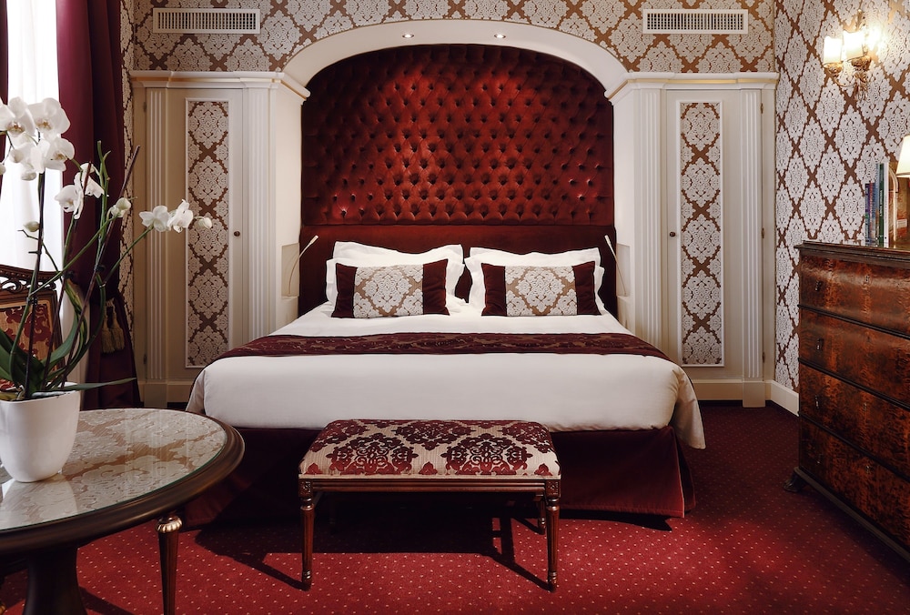 Classic Room, City View thumbnail 6