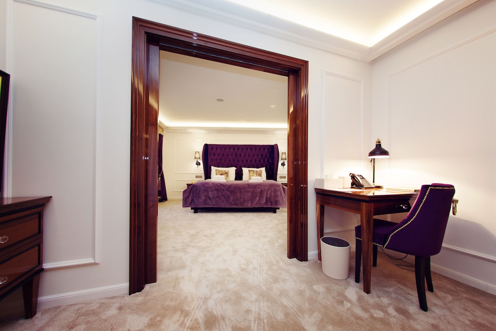 Exclusive Suite, Multiple Beds - Photo 3