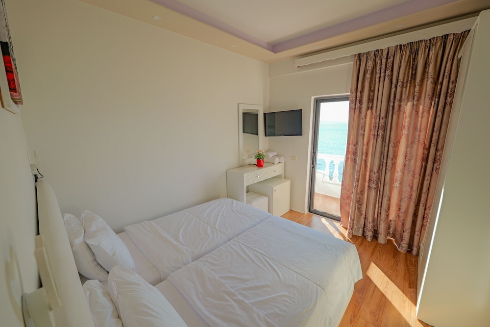 Economy Double or Twin Room, Sea View photo 2