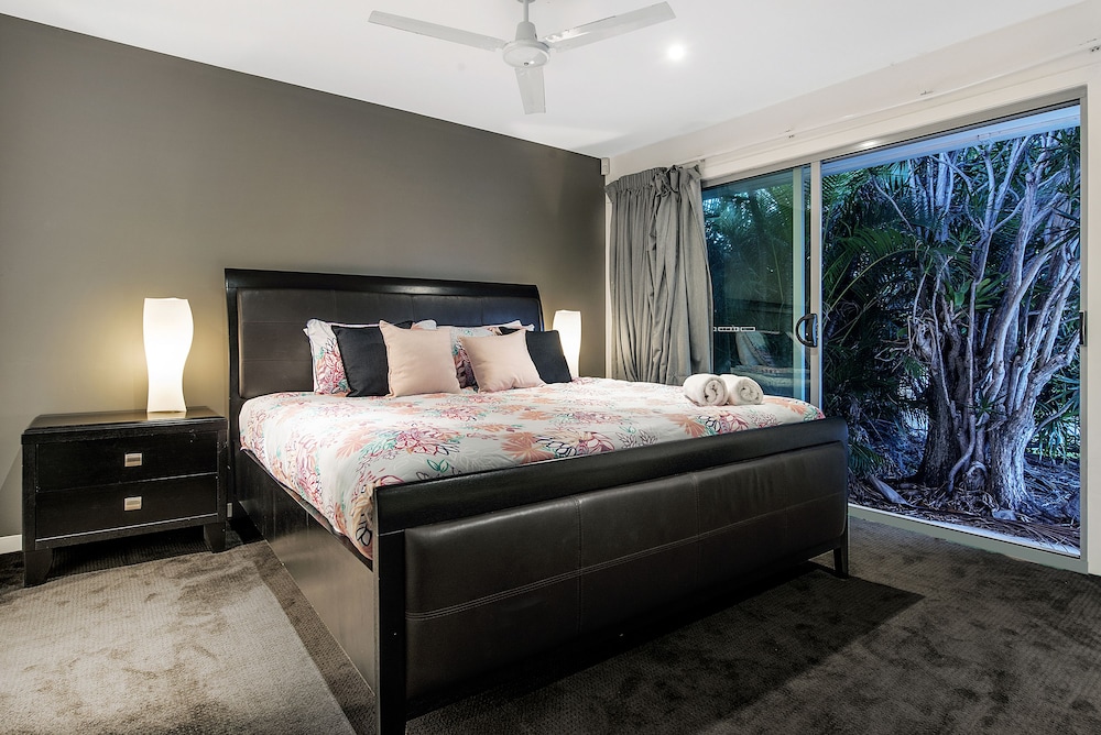 Elite House, 5 Bedrooms, Lake View photo 1